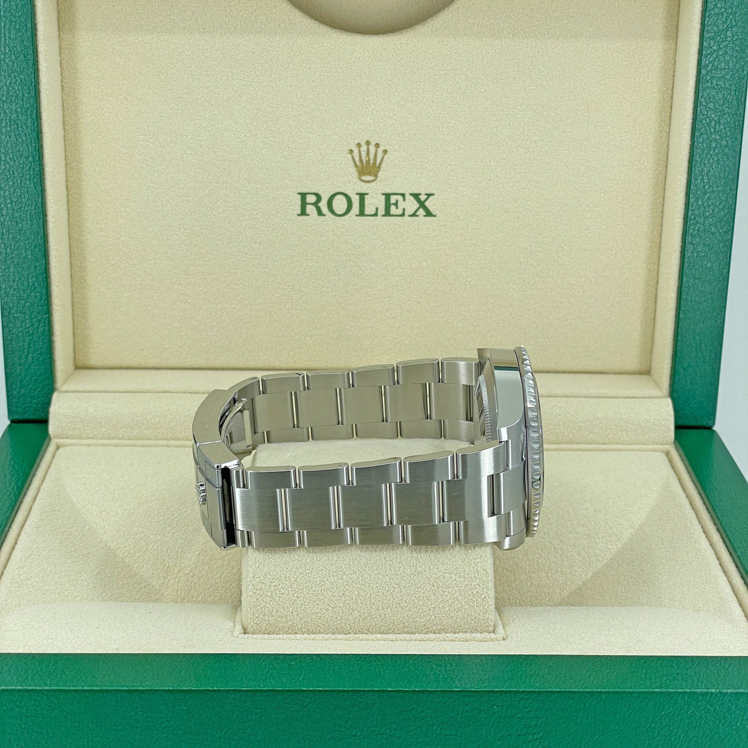 Submariner 41 mm Oystersteel Ref# 124060 SALE